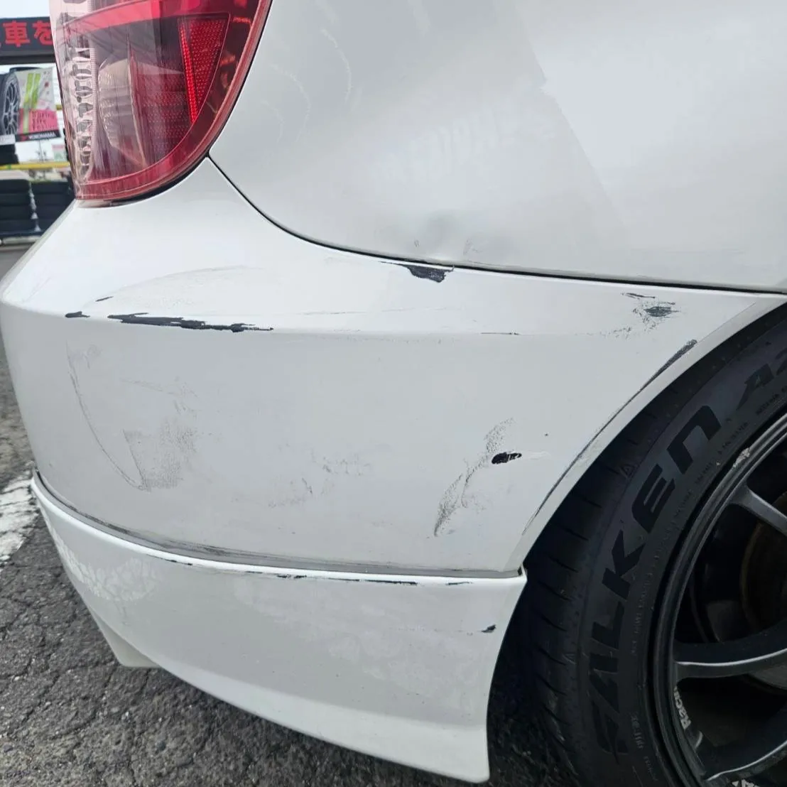 トヨタセリカが右リヤ側面に衝撃を受けてしまったとのことで、修...
