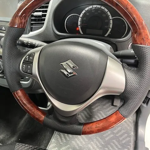 中古車で購入したワゴンRのステアリングホイールが経年劣化によ...