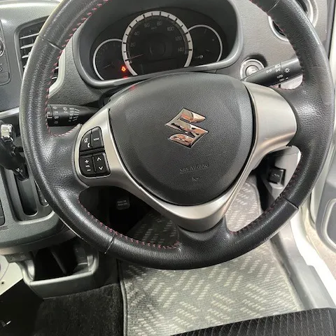 中古車で購入したワゴンRのステアリングホイールが経年劣化によ...